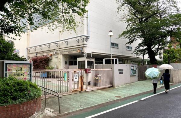 千駄ヶ谷フラワーマンション　渋谷区立鳩森小学校（小学校）／168m　