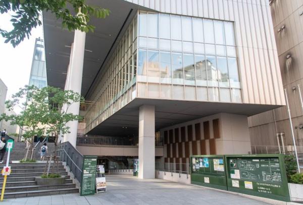 南平台セントラルハイツ　渋谷区立こもれび大和田図書館（図書館）／490m　