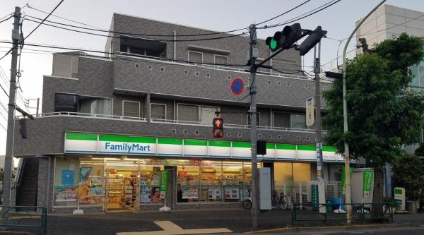　ファミリーマート目黒柿の木坂店（コンビニ）／607m　