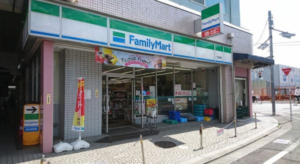 代田ロイヤルパレス　ファミリーマート代田橋店（コンビニ）／208m　