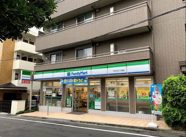 ファミール西新宿　ファミリーマート代々木三丁目店（コンビニ）／335m　